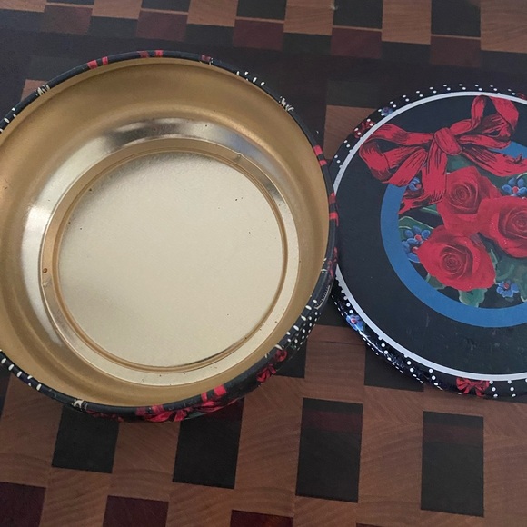 Vintage Nobel Hall 5” Round Black Polka Dot Red Bow & Roses Gift Jewelry Tin - Picture 9 of 10
